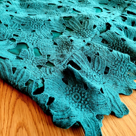 NWT Green Lace mini - Picture 2 of 4